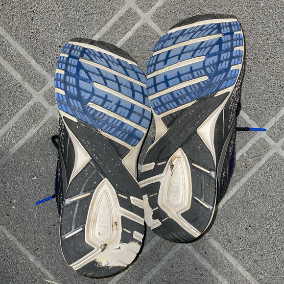 Brooks mens shoes - Picture 2 of 5